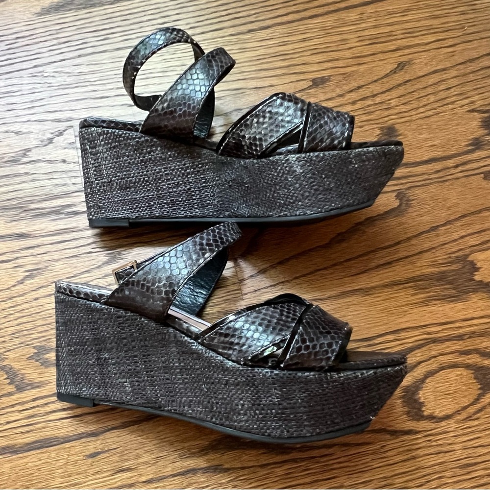 Never worn Diane von Furstenberg ink-colored snake print platform sandals 6M